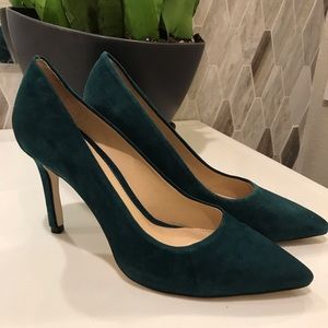 Gorgeous Gianni Bini suede heels